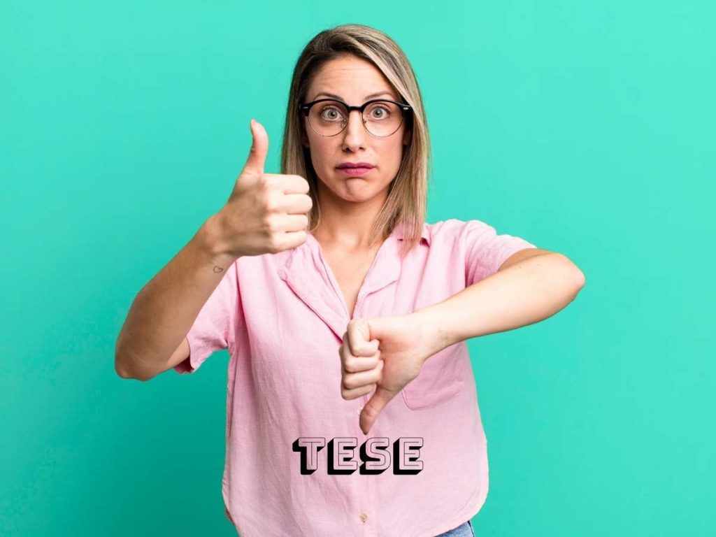 Mulher mostrando sinal de desaprovação com o polegar para baixo e a mensagem "Pode-se reprovar na tese"