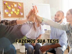 Grupo de pessoas celebrando e mostrando as mãos unidas enquanto trabalham na elaboração da tese.