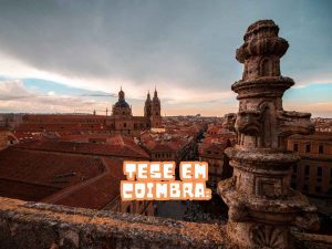 Vista panorâmica de Coimbra com a Universidade ao fundo, ideal para preparar a sua tese.