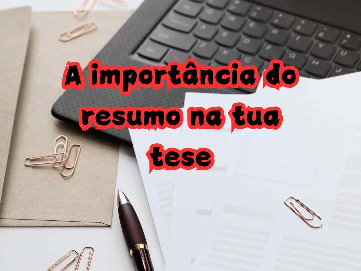 Teclado e documentos com clipes, representando o processo de escrita e organização do resumo para uma tese.